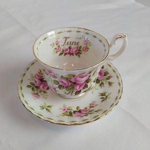Royal Albert teacup & saucer, roses 1970